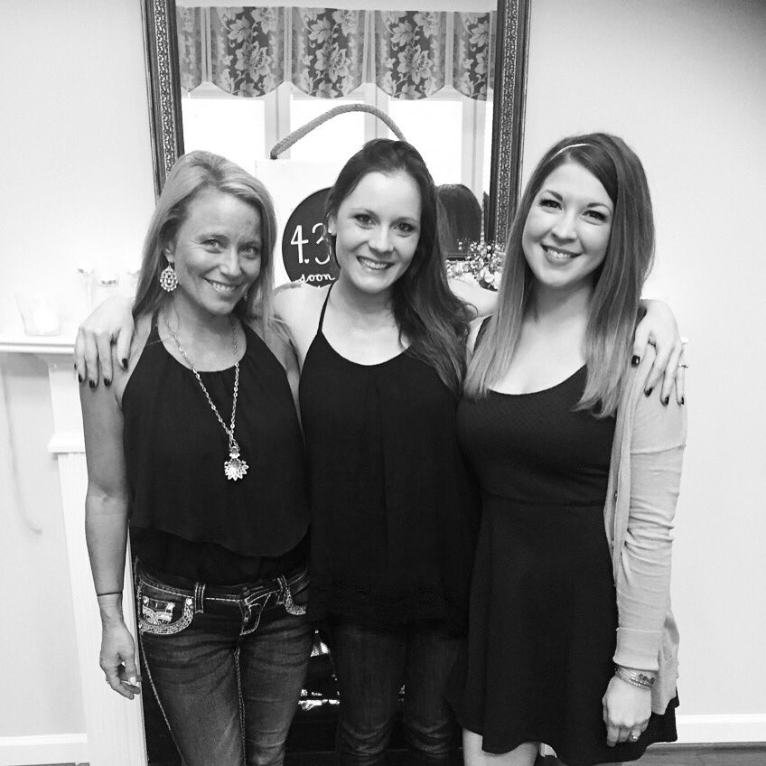 MissManda24's tweet photo. My babes. 💍 https://t.co/0ux3ZAJuav