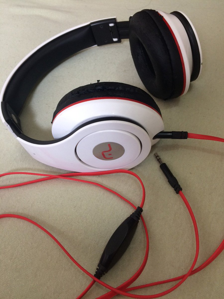 bruno_cbe's tweet photo. @MultilaserAjuda olá, o cabo do meu fone está com problema e gostaria de saber se vcs vendem o mesmo separadamente. https://t.co/ocZ9Dgw9pN