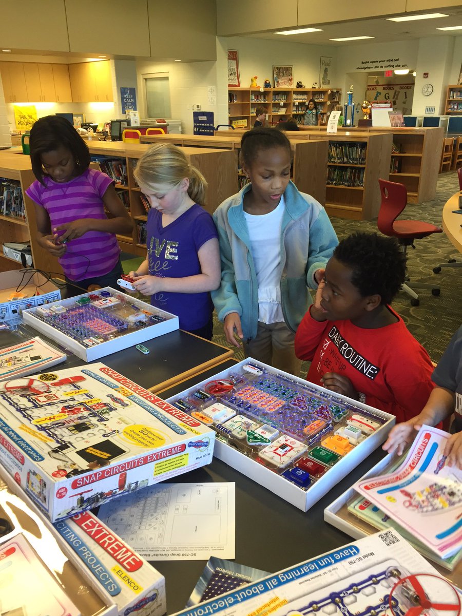 kjwoodruff2's tweet photo. Our first group of makers at LES!  @TCBOE_LES @TCBOE https://t.co/iJIbv4LBwz