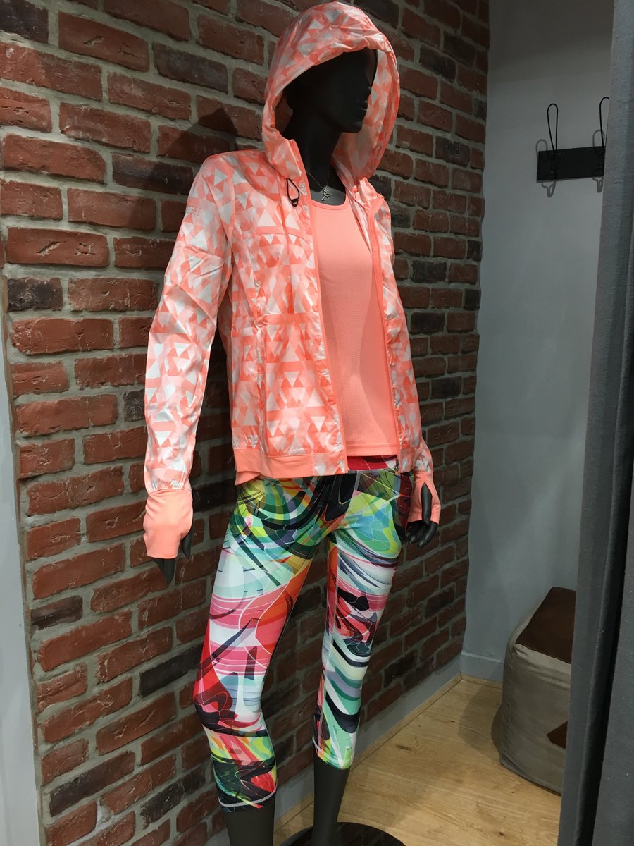 km42paris's tweet photo. KM42 accueille la nouvelle marque feminine SIRUN
#KM42Therunningstore #SIRUN https://t.co/2HplljPczA