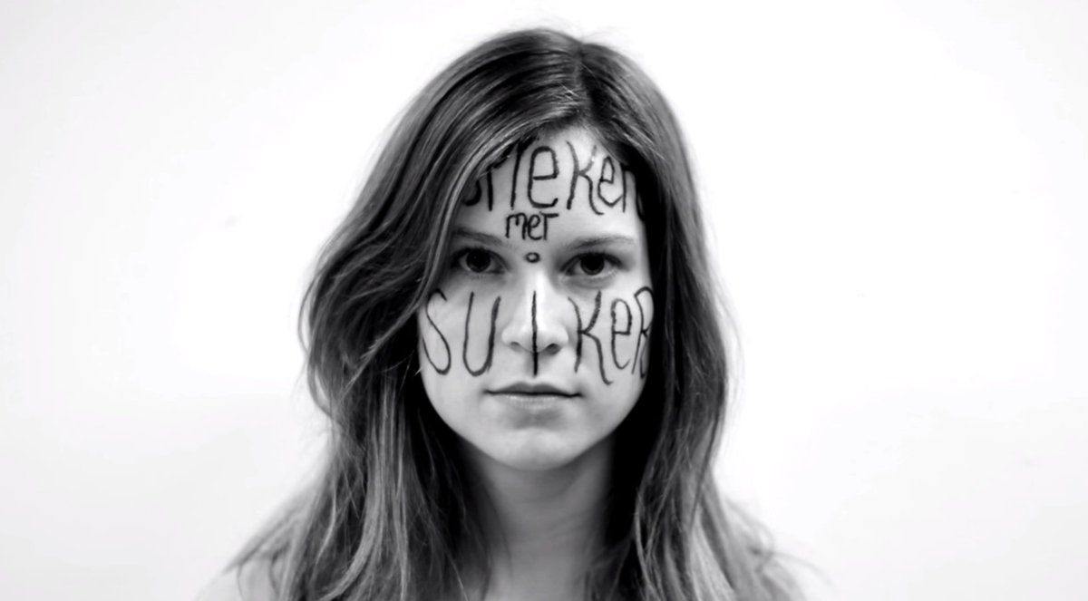 Stiekem maakte ik 12 videoclips in 2 avonden. Dit is er één.
youtube.com/watch?v=Xr40H3…