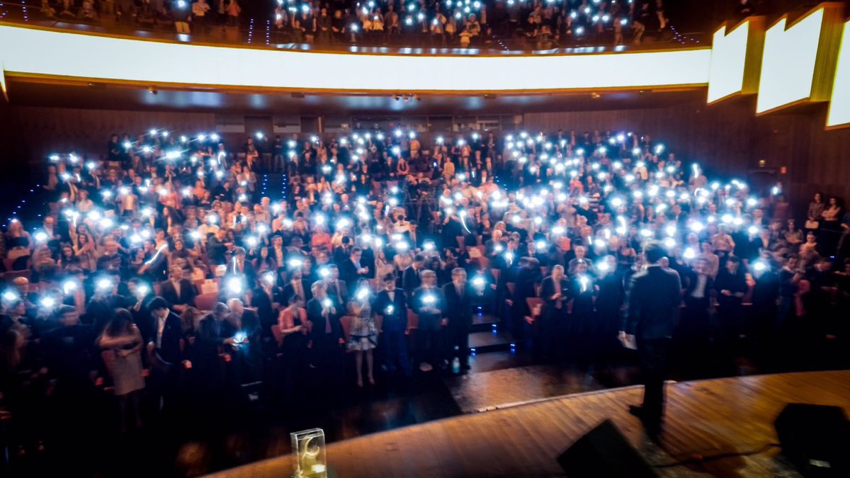 JuventudTaurina's tweet photo. Si las cosas se hacen, se hacen bien! Esta gala era para todos. Y por eso, aquí estáis! #SelfieDron ¡GRACIAS! https://t.co/ooLmGieWhr