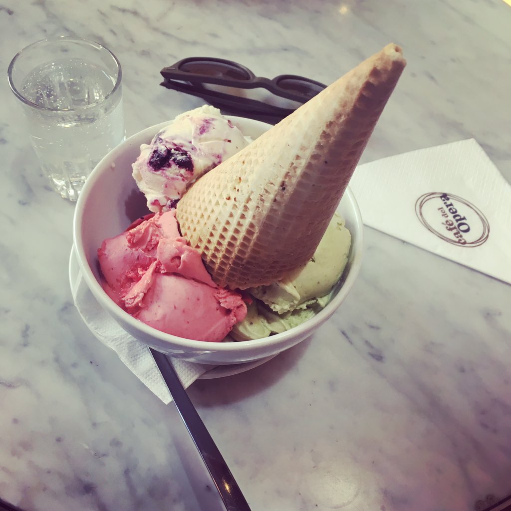 YanL's tweet photo. 好吃又大碗的🍨 https://t.co/Dfh4lbObPs