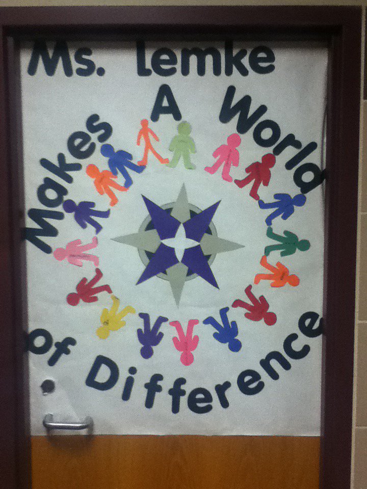 SWMetro's tweet photo. Happy Social Work Day! This door decoration was created for Ms. Lemke by students and staff! #WSWD2016 #RVEC https://t.co/OwuNI1J6Ge