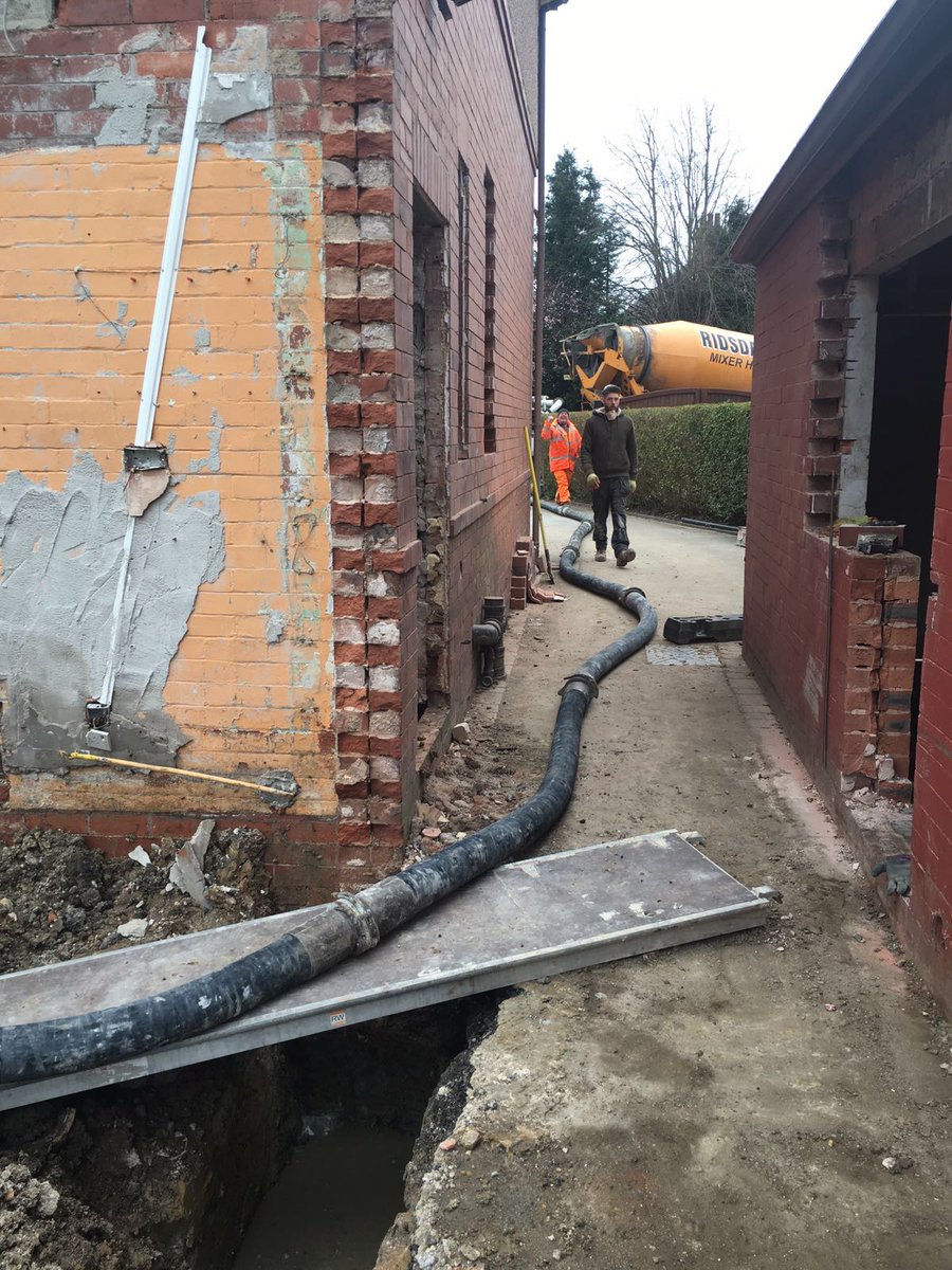 RobinsonGroupUK's tweet image. A river of self-compacting concrete pumped and placed by Robinsons @HopeConstMats #HOPEFlow #KeepItRobinsons