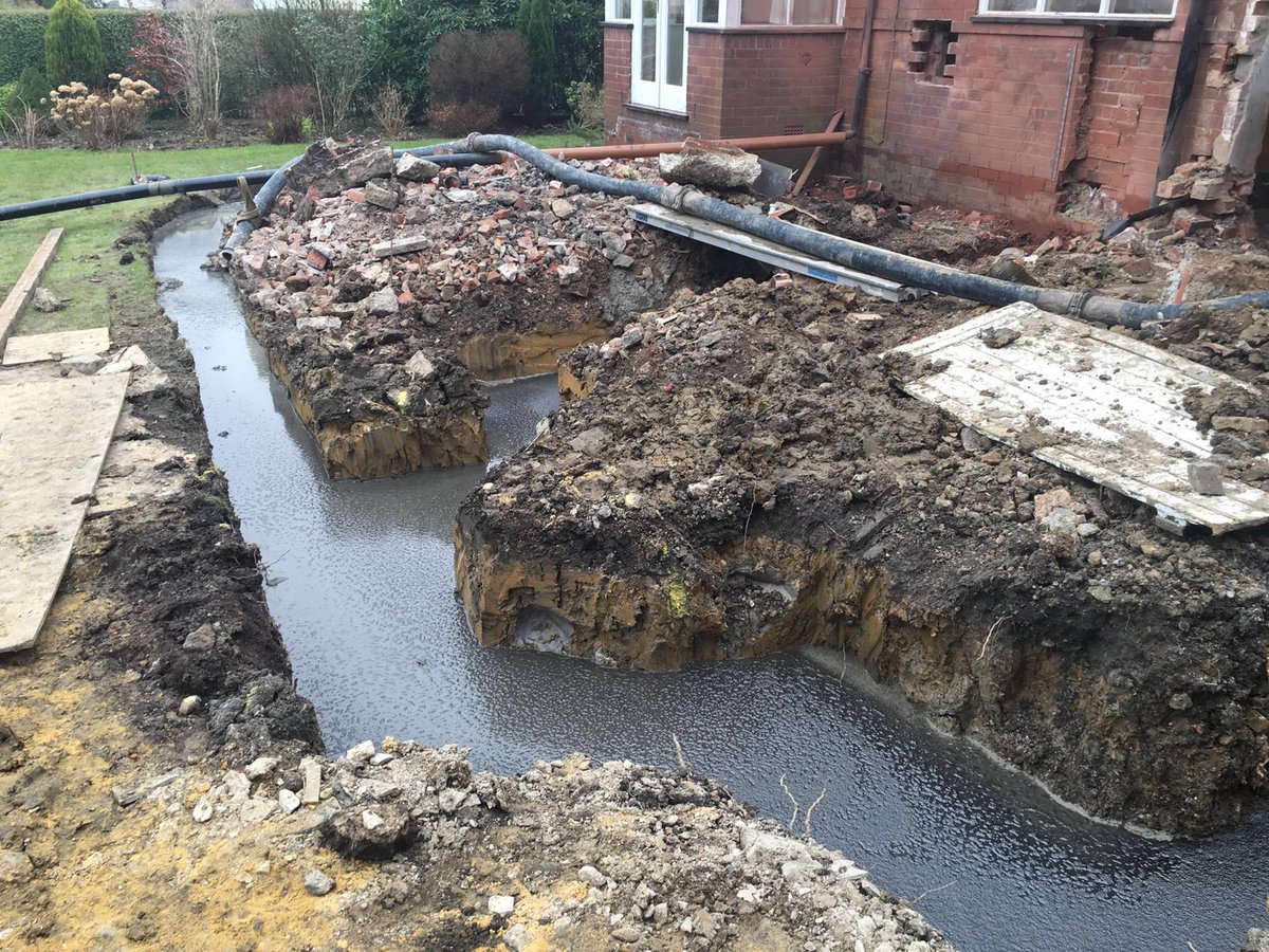RobinsonGroupUK's tweet image. A river of self-compacting concrete pumped and placed by Robinsons @HopeConstMats #HOPEFlow #KeepItRobinsons