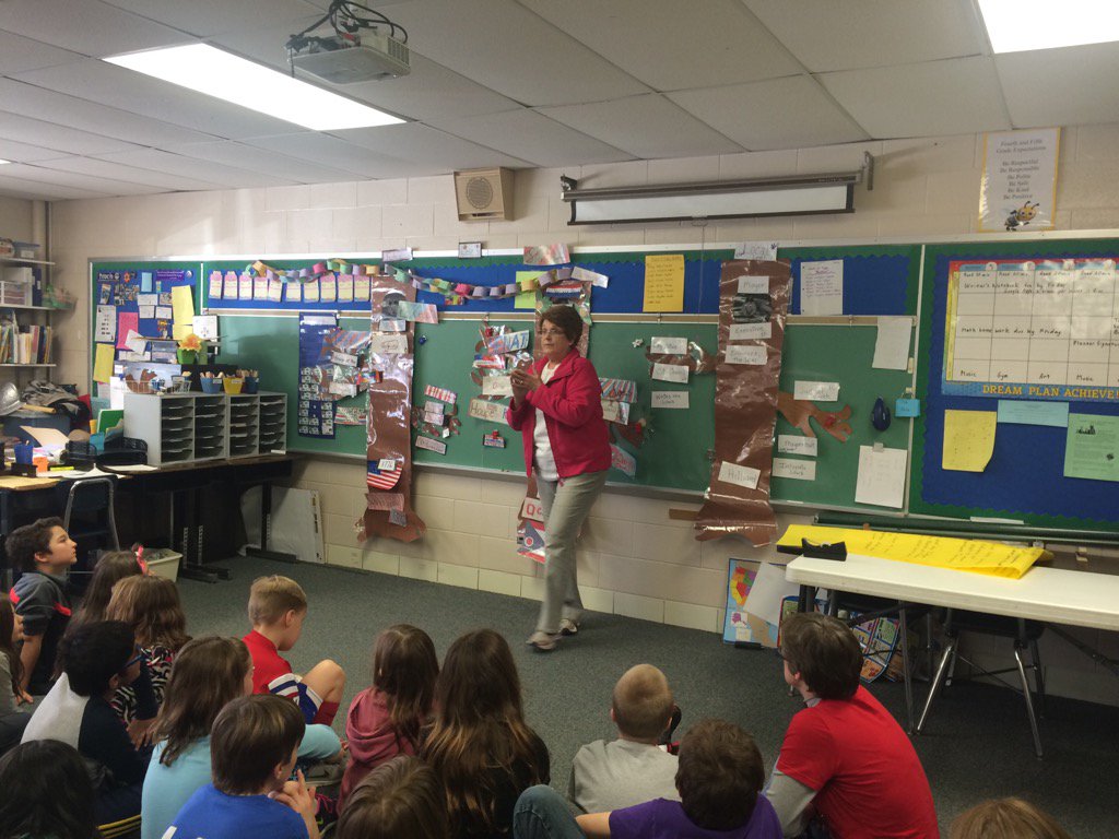 LauraC7881's tweet photo. Mrs. Richter taught levels &amp; branches of government to 4th graders with a story of trees &amp; squirrels! https://t.co/ziMqyyf7lp
