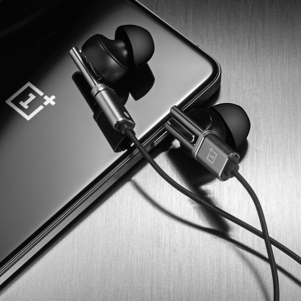 oneplus's tweet photo. Get lost in the music. Make the #OnePlusIcons yours. https://t.co/PqIMrdpdY2 https://t.co/ZXJbabEiMB
