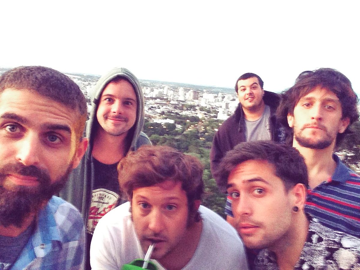 FisionOficial's tweet photo. Selfie con #elchavez nuestro productor artístico.
Ya tenemos fecha para entrar a grabar el nuevo disco de #fisión ! https://t.co/yd99liQts8