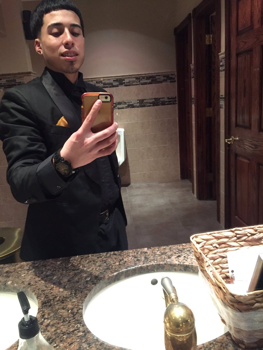 ZazuTooFlyy's tweet image. Idk , Fuck Twitter  #MeAtWork