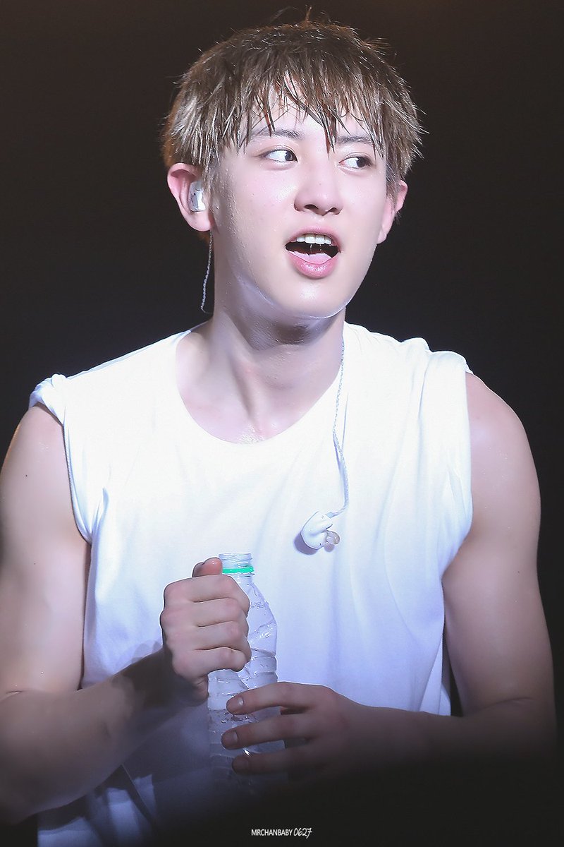 [HQ] 160312 EXO Chanyeol (cr: MR CHANBABY)
ww1.sinaimg.cn/large/70ef516c…
ww1.sinaimg.cn/large/70ef516c…
ww2.sinaimg.cn/large/70ef516c…