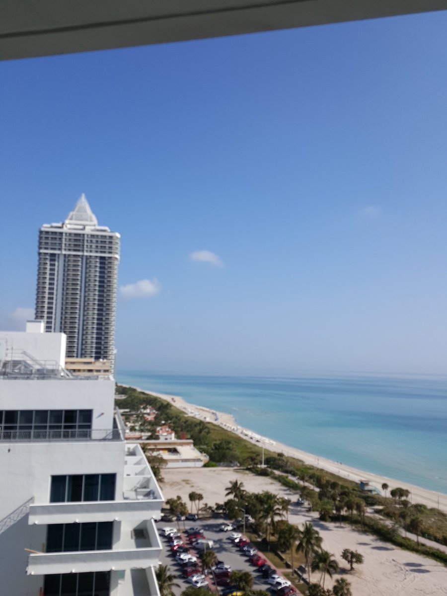 aaronjaykrass's tweet photo. View from the room is alright... excites for some great speakers today including this guy! #BrontoSummit https://t.co/LnMfSHxyV5