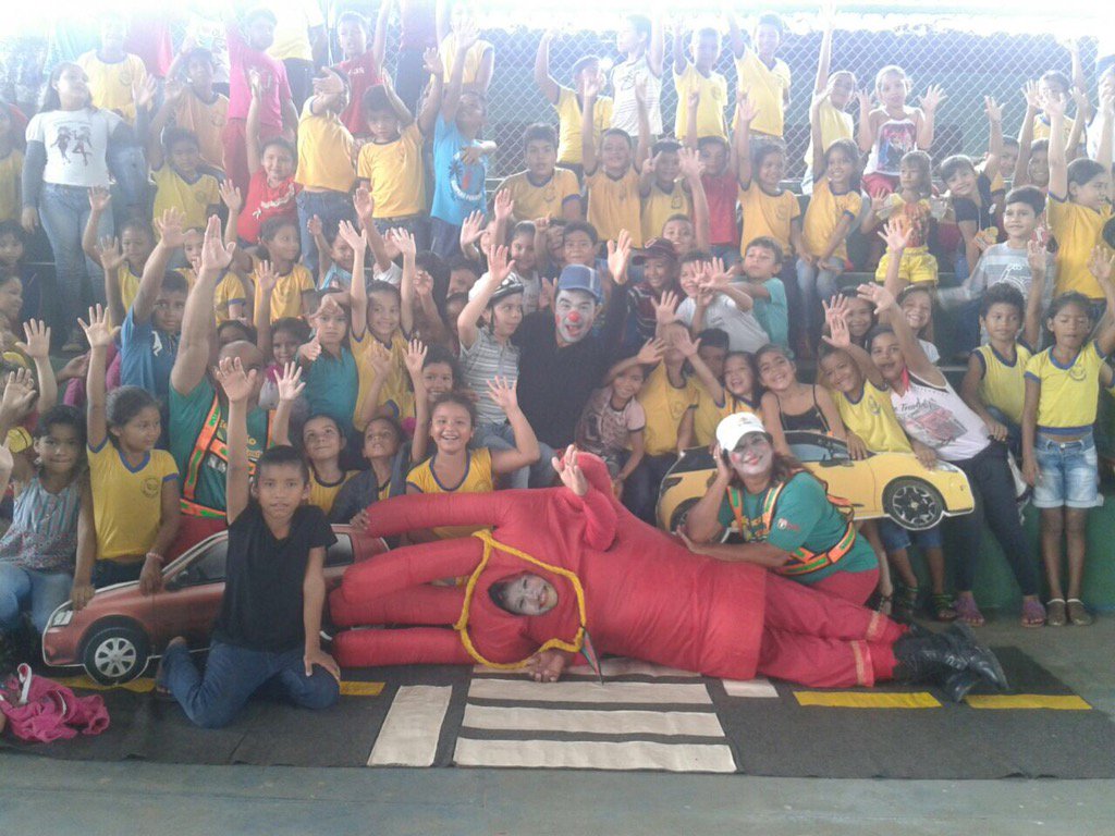 Com isso, a garotada aprende com brincadeiras e muita diversão a importância de um trânsito seguro.