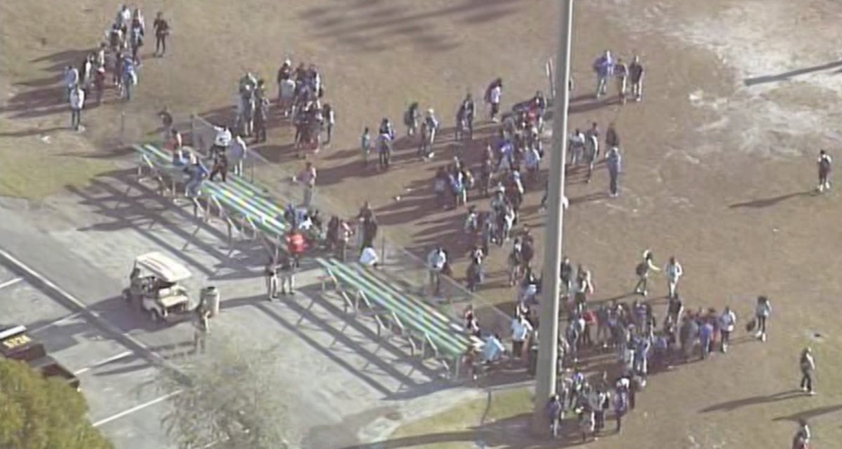 #UPDATE Threat at Pompano Beach Middle School is a HOAX, students allowed back in class bit.ly/1prk8wn?utm_me… https://t.co/AVeqvawEFj