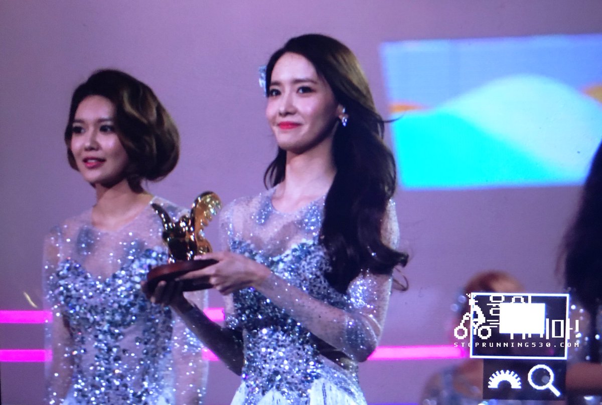 [PIC][15-03-2016]SNSD tham dự "Style Icon Awards 2016" vào tối nay + Giành 2 giải "Asia Digital Star Award" & "2016 SIA Style Icon" CdmJIPPUMAAJUB5