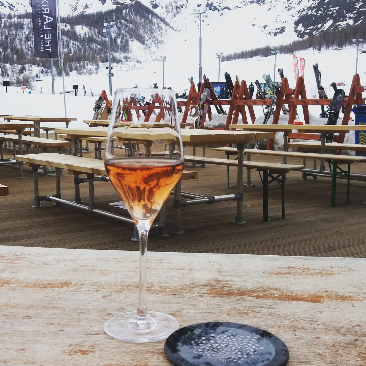 WingfieldDigby's tweet photo. Waiting for the snow to arrive... #thelarix #saasfee #wingfielddigby https://t.co/YWRrnByvRN