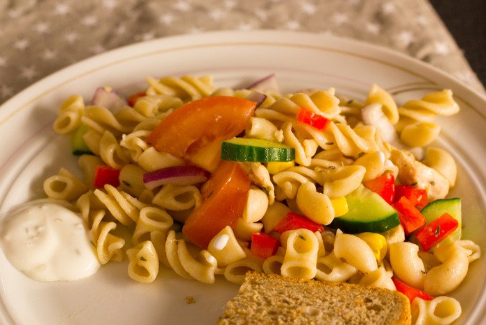 MatplanNo's tweet photo. Hva med en enkel pastasalat med kylling og hvitløksbrød til middag i dag: https://t.co/RofBHrXxZ1  #oppskrift https://t.co/s5M6v1deiL