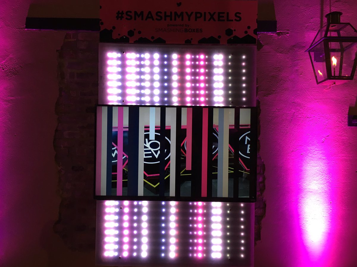 smashingboxes's tweet photo. Fraqture is doing its thing at #NOEW2016, surrounded in Smashing Pink. #smashmypixels https://t.co/j4uplv03Hc
