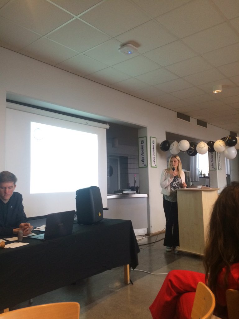 KGElevkar's tweet image. Skattmästare Martina drar bokslutet och årsmötet 2016 är igång!!