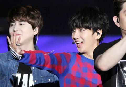 ELFSurabaya's tweet photo. 160305 #SuperCampInShanghai moment #KyuSung #YeTeuk #YeChul 😜😉😚♡♡

Cr: megusung
Via: SJ Kingdom

"A" https://t.co/Mj9egI3Agu