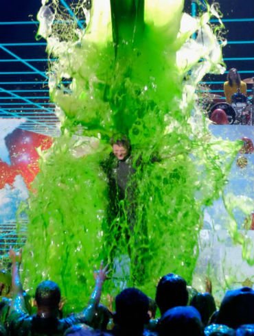 TotallyTween_'s tweet photo. Slimings galore at #KCA2016 !! @blakeshelton @NickelodeonUK 
https://t.co/pCnYVBBbkF https://t.co/kT2Gxq4lYs