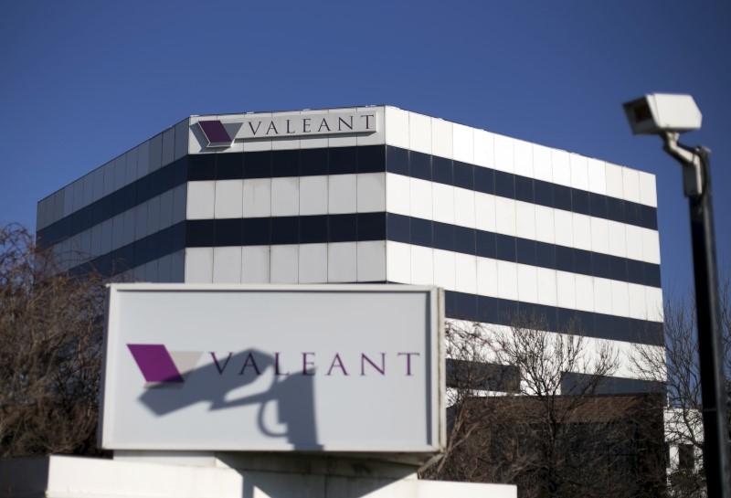 trade_smart_'s tweet photo. UPDATE 4-Drugmaker Valeant cuts 2016 outlook, says it faces default risk https://t.co/N0b3G1zuSJ #reuters https://t.co/ldEiPXPc1z