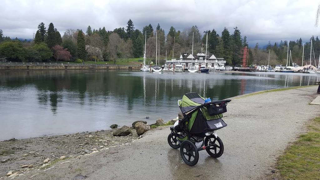 Must see photo! #strolleradventures #vancouvermom #seawall #beforetherain by sassychicgirls