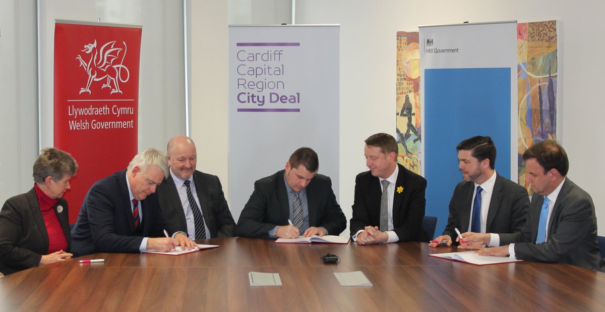 PrifWeinidog's tweet photo. Signing the City Deal for the Cardiff Capital Region. @WelshGovernment have lobbied hard for this. Now it's here. https://t.co/JoOu3LyYaU