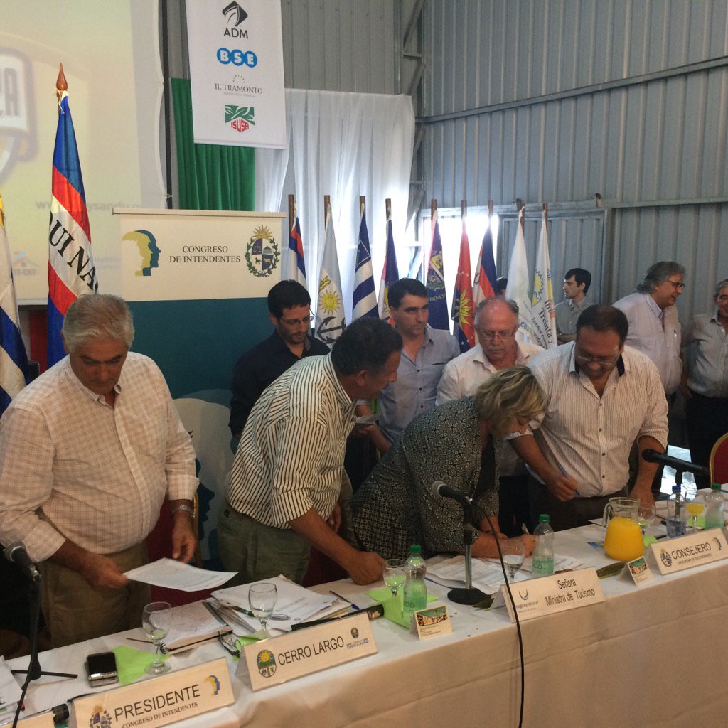 Se firma el convenio para emprender el corredor turístico "Pájaros pintados", en el litoral del río Uruguay.