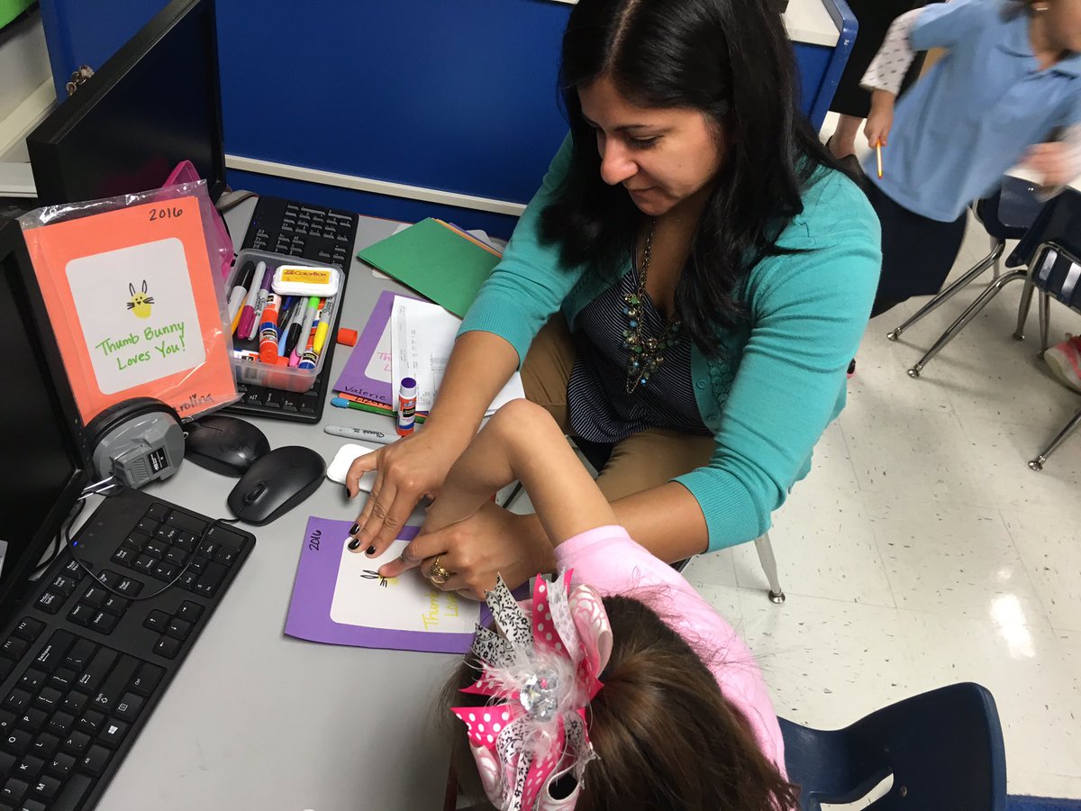 Angelica_Pala's tweet photo. ADAC counselor doing Easter activity with prek students! https://t.co/CWQIDyT3bq