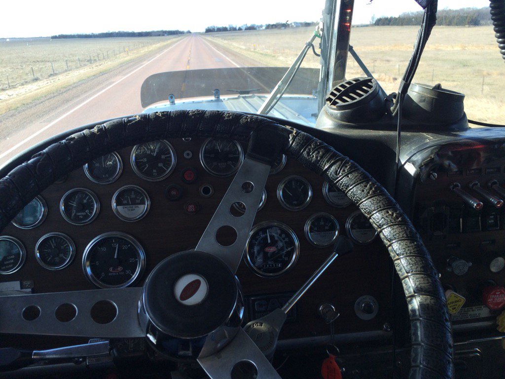 silagechopper's tweet photo. Blackie in the shop getting worked on. Back to old reliable for a few days!!#team359 https://t.co/D8k74y2TRd