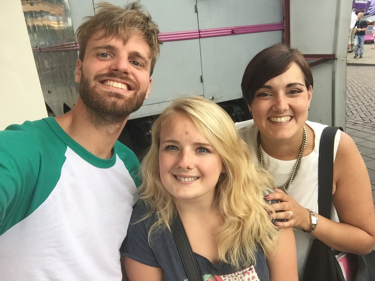 Vanavond vertelt kanjer Dewi in #jezalhetmaarhebben van BNN hoe het is om doofblind te zijn. Om 21.20 op 3 #jzhmh