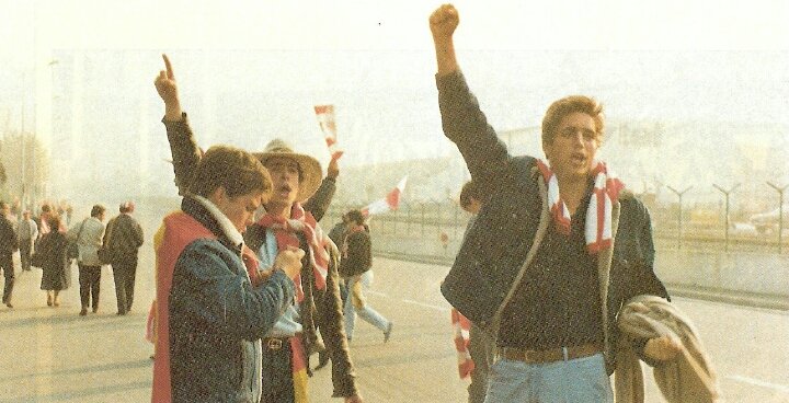 diogenescrew's tweet image. Quiero quedarme a vivir en ese instante en el que la montaña rusa sube arriba, ni antes ni después...