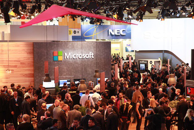 Azure's tweet photo. .@JeffMarcoux's top 3 takeaways from #MCW16: #IoT, 4D & Virtual Reality, and 5G Hype! https://t.co/U9OmKNhfyo https://t.co/Rnm9i7d6FO
