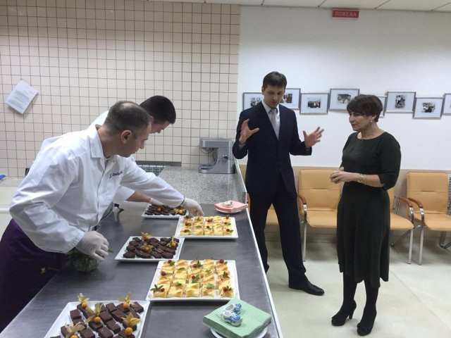 NLhandelsmissie's tweet photo. Nlse delegatie economische missie #NLUkraine bezoekt Zeelandia, gespecialiseerd in bakkerij-ingrediënten https://t.co/YQJQtkhhFn