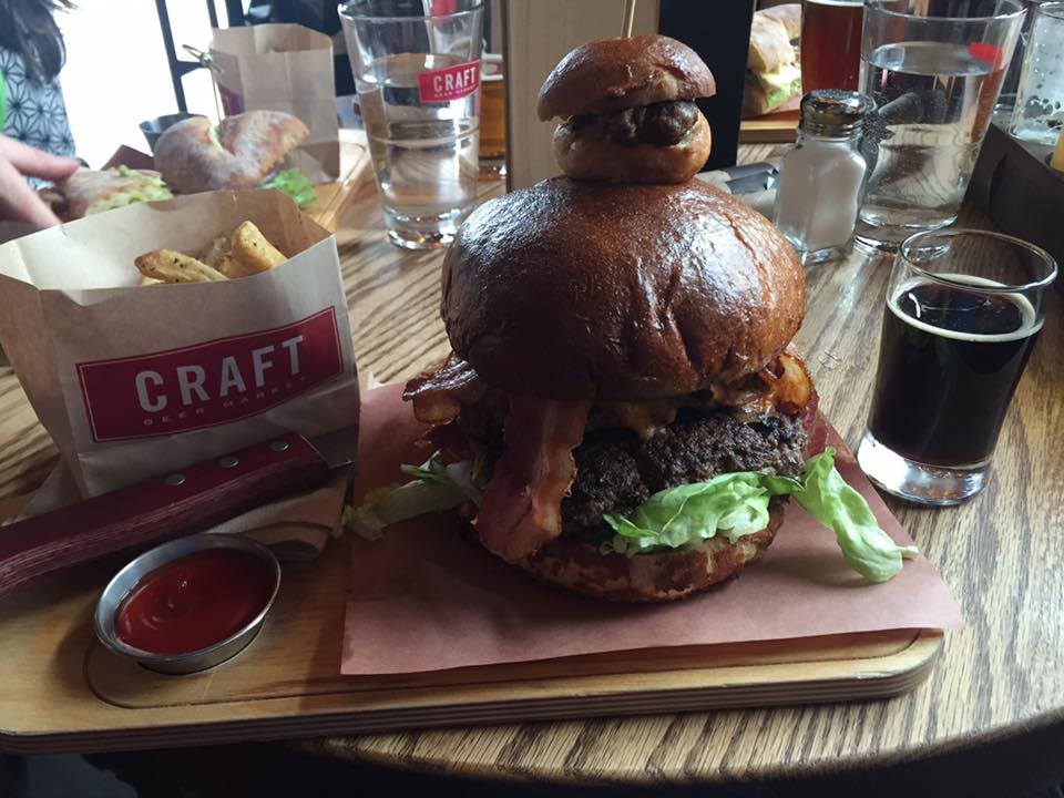 EpicFoodPorn's tweet photo. Giant Burger with Burger Garnish https://t.co/ql4Srt00nj