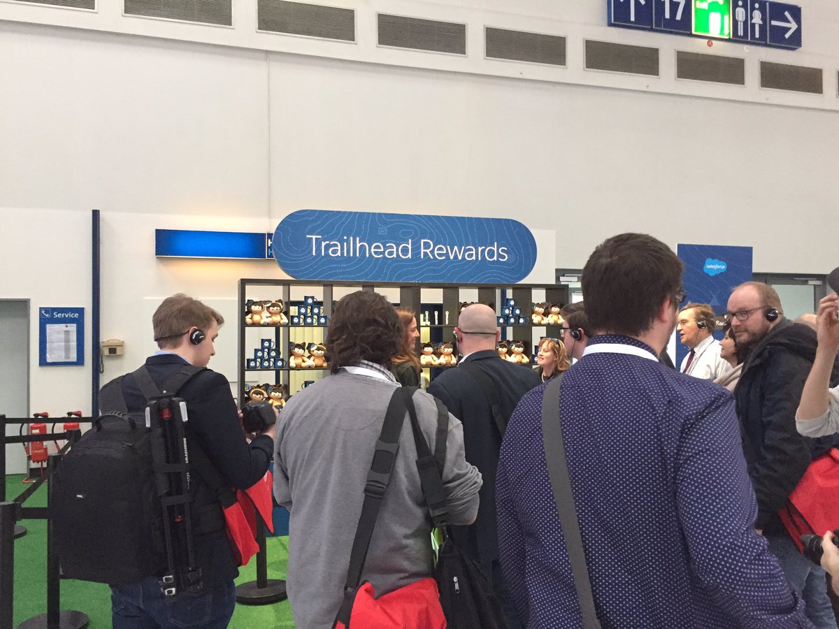 lea_prunier's tweet photo. Come make a quest at the #Trailhead Zone To get awesome rewards before it is too late! #SalesforceTour https://t.co/jAcOjOtFV1