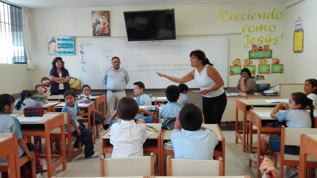 Carl_Moncayo's tweet photo. Representante de la municipalidad de #Miraflores visita a niños con discapacidad de #EPAUM #EducacionUPSur https://t.co/7KLF1eMHHp