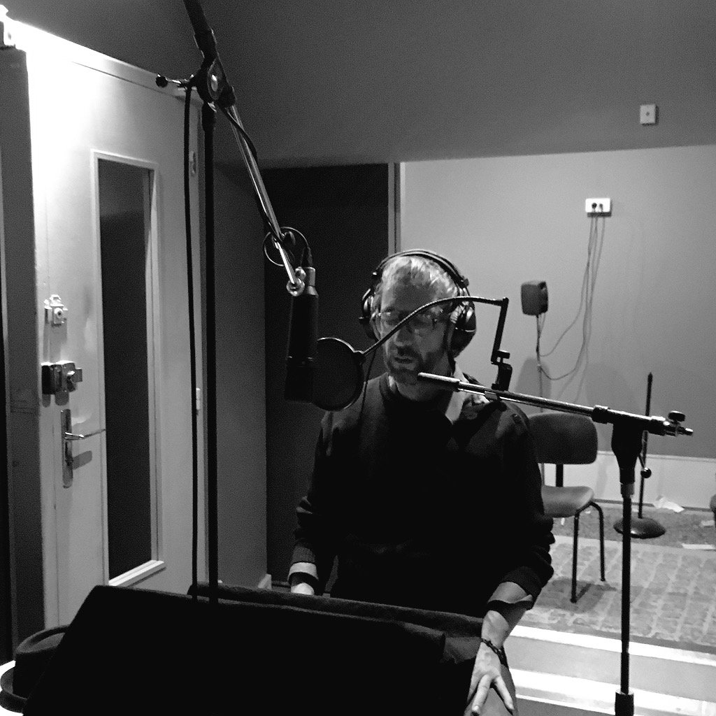 "À l'aube, je plante des incendies dans ta chatte" Le Cauchemar #binaural d'<a href="/ArthurHofficial/">Arthur H</a> avec <a href="/franceculture/">France Culture</a>