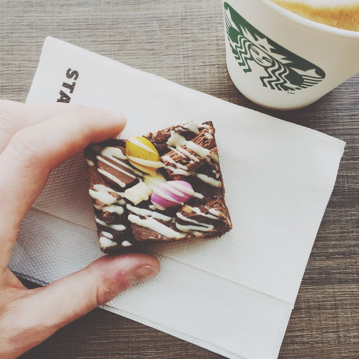 StarbucksUK's tweet photo. Just what the bunny ordered... 🐰 #EasterCrispyBar https://t.co/7Hxi2IariF