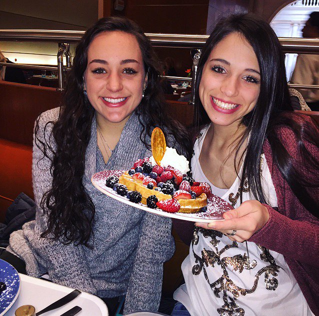 delhead20's tweet photo. This waffle is prettier than us:( https://t.co/pcn9PaGDDK