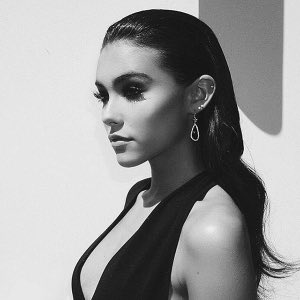 Well I know when you're around cause I know the sound I know the sound, of your heart🎶