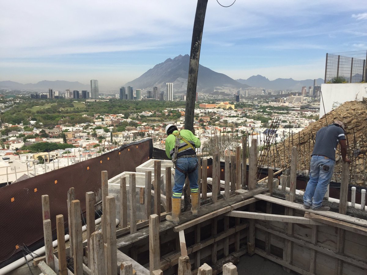 Penetronmty's tweet photo. Iniciando un nuevo colado con Penetron Admix #piscinas #arquitectura #Monterrey #concreto https://t.co/PVJaYp2hiW