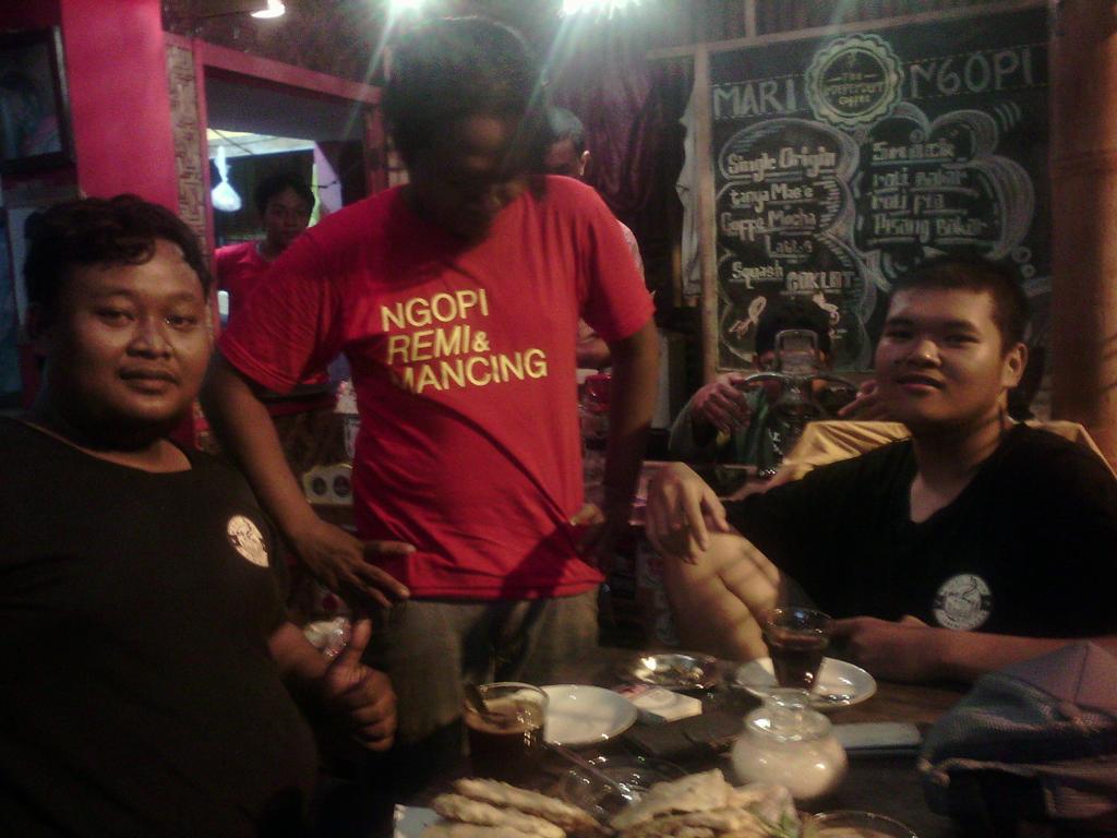 Mari <a href="/Mari_ngopi/">Warkop Mari_ngopi</a> <a href="/prasetyadharma/">prasetya dharmana</a> <a href="/aldhi_joe/">Wisnu Aryaldhi Johor</a>  <a href="/NgopiJogja/">Teman Ngopi</a> <a href="/HouseCoffeeShop/">WarKop|HOC|jogja</a> #KOPLAC