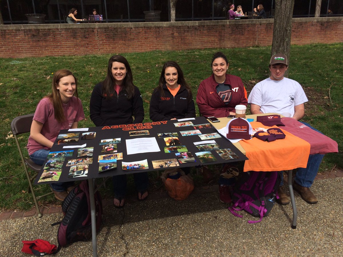im_a_hokie's tweet photo. The VT Agronomy Club is here to teach Hokies about crops 🌾 #AgDay2016 https://t.co/DJwpor15g6