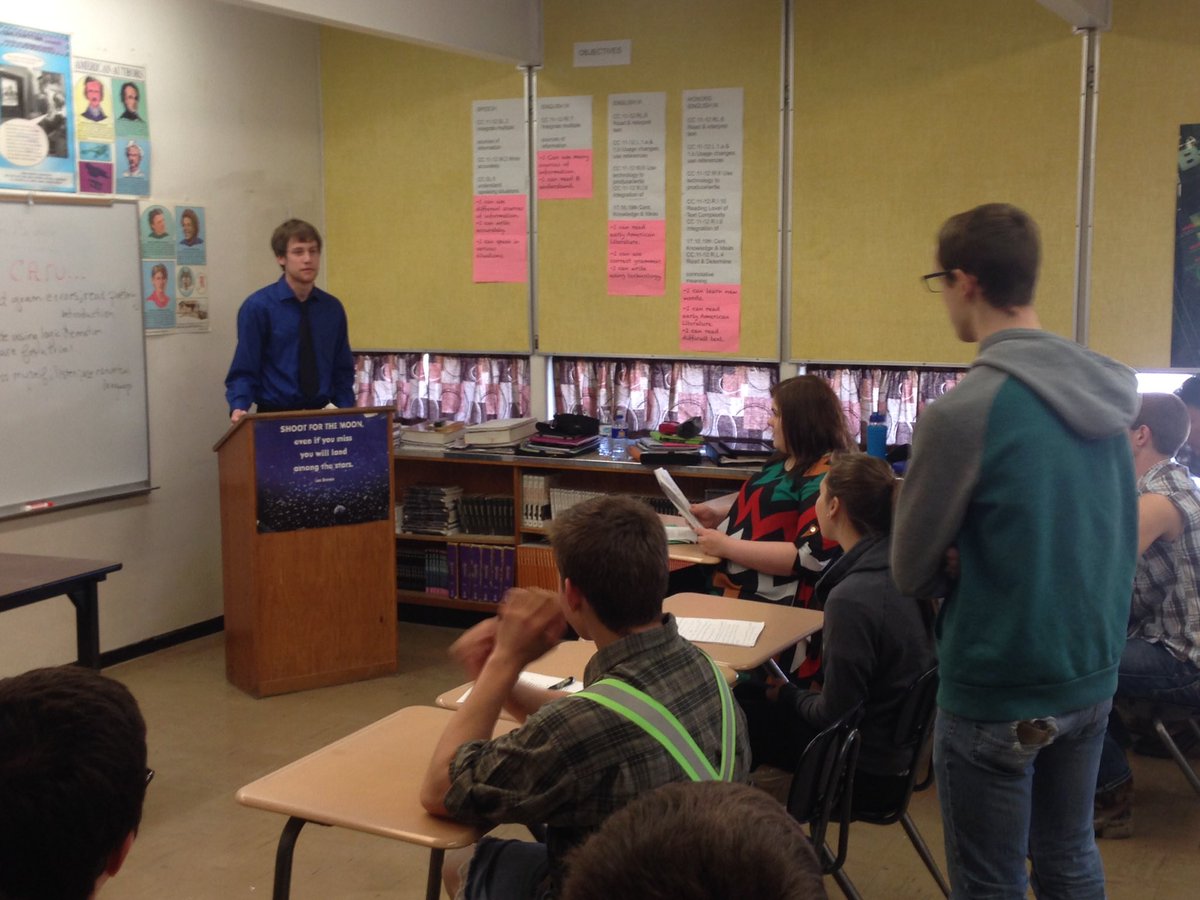 Sullivan_Scott's tweet photo. Mrs. Keithley's class conducts trial based on OfMiceAndMen. Defense attrny cross examines exp. witness #westprairie https://t.co/hFIxadHmXY