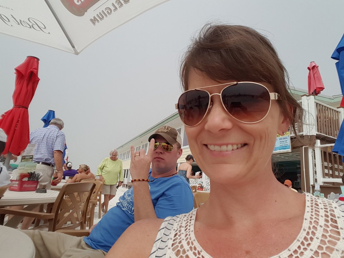 cfrieler's tweet image. Hangin @CottageBar can't find airport. 3hrs &amp;amp; headed for fost bite @flops98 @patlor2 @cece81patnode 
#dragonrocker