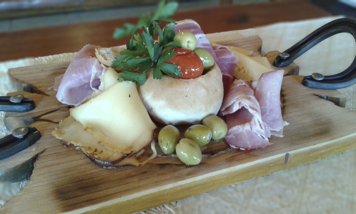 #Sugerencia #HastaAgotarStock "Tabla de fiambres seleccionados".