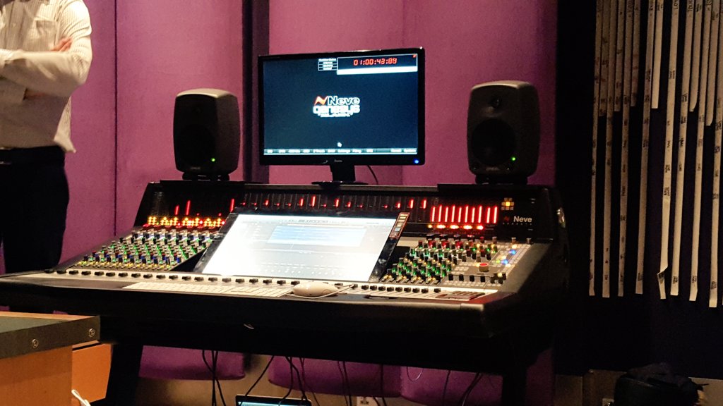 AMSNeveLtd's tweet photo. The VR and (visiting) Genesys Black @ThisMetropolis #Openstudio15 event. Back to back demos in studio C ✌ https://t.co/Y5trKDQ2jQ