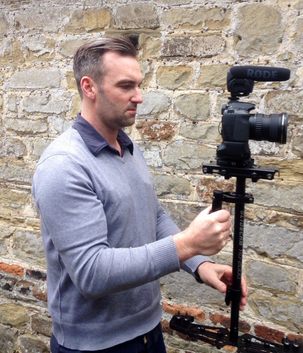 LeeCamOp's tweet photo. Brushing up on my glide cam skills for this weekend's shoot @dubaidevent #dubaid5 tough gig!! https://t.co/0uraAtmID4
